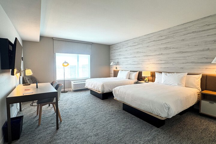 Room 10 of 32