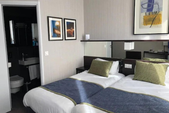 Room 9 of 61