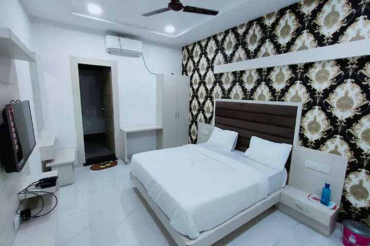 Room 3 of 6