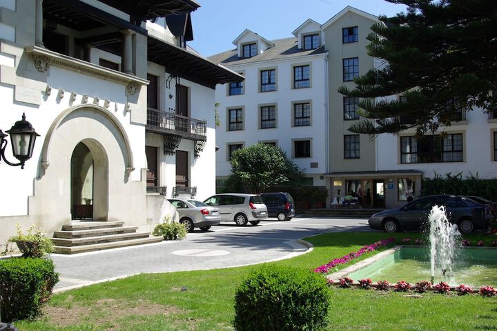 Palacio Arias & Hotel y Apartamentos Arias