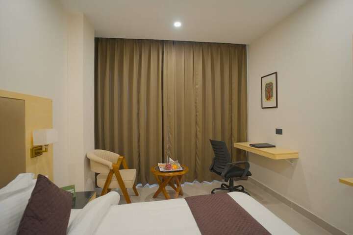 Room 13 of 35