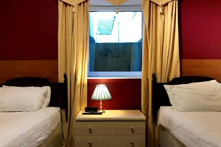 Room 2 of 35