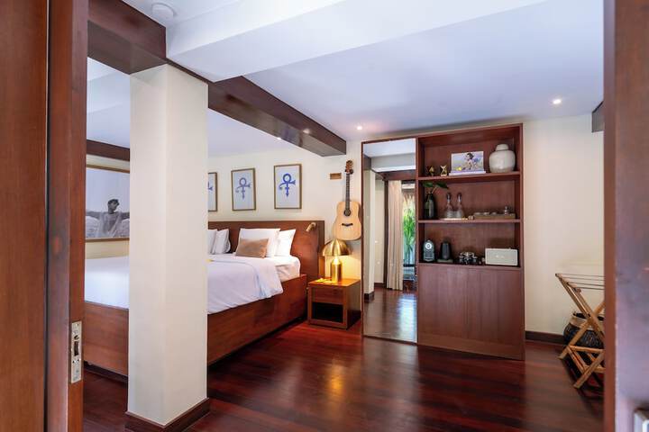 Room 34 of 142