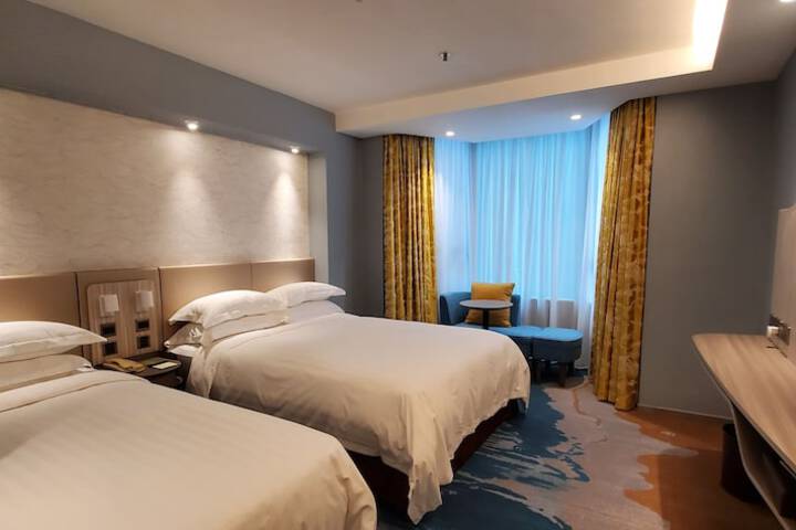 Room 32 of 103