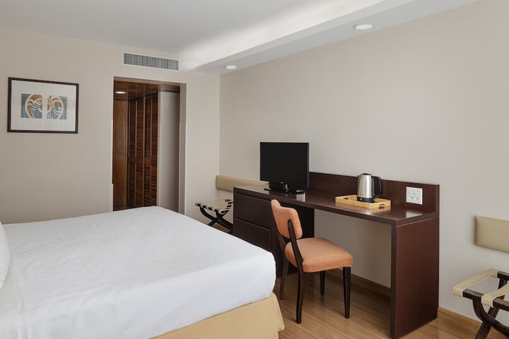Room 28 of 125