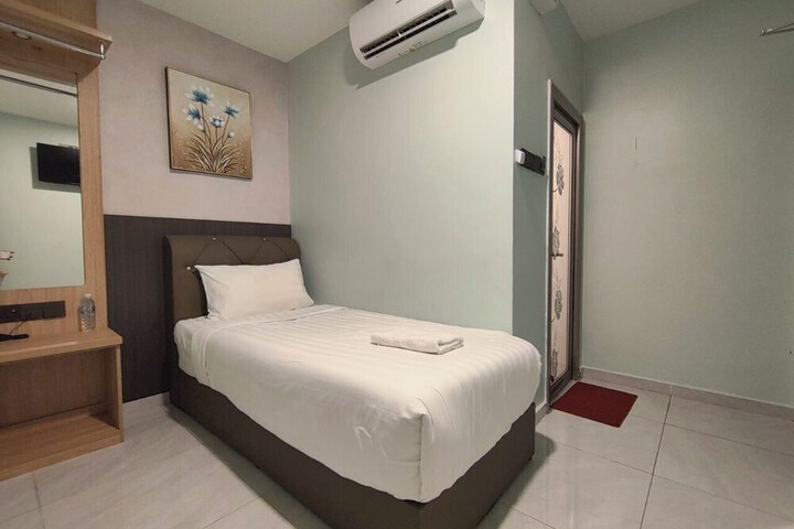 Room 4 of 60