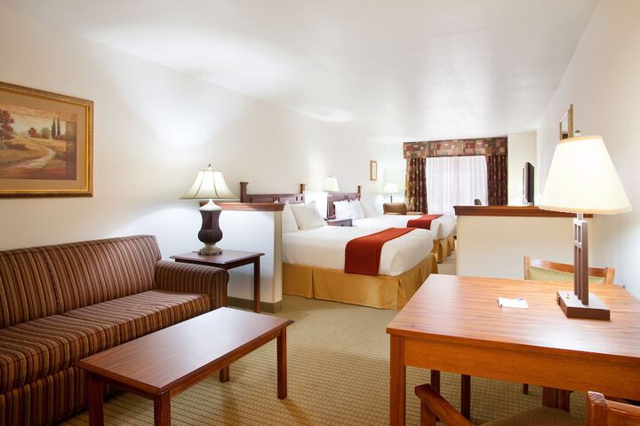Room 11 of 28