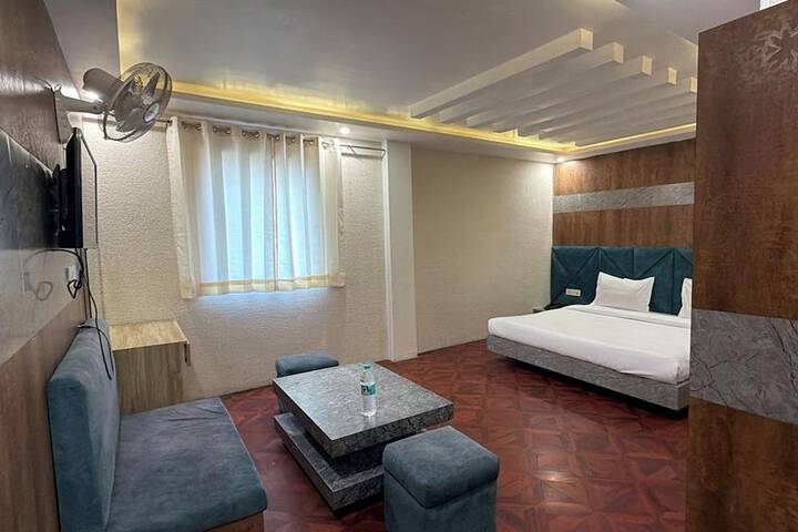 Room 9 of 30