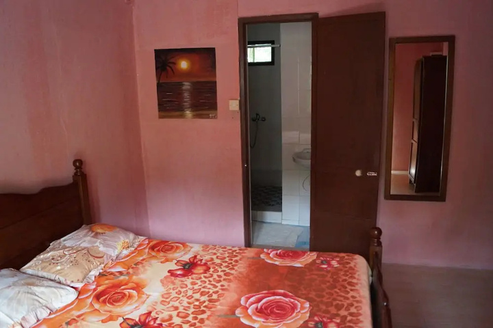 Room 5 of 8