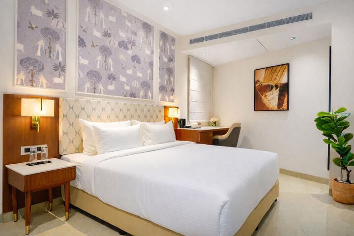 Room 12 of 25