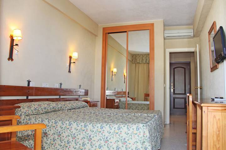 Room 4 of 43