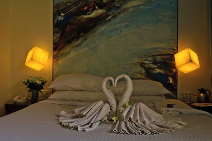 Room 27 of 136
