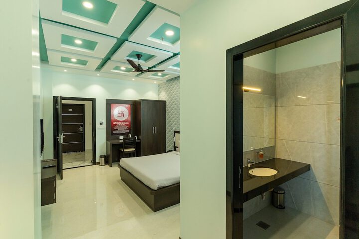 Room 11 of 21