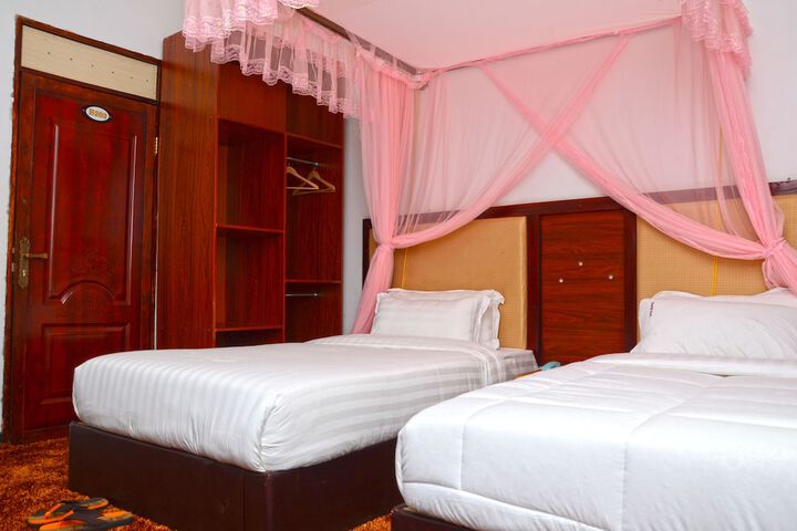 Room 6 of 40