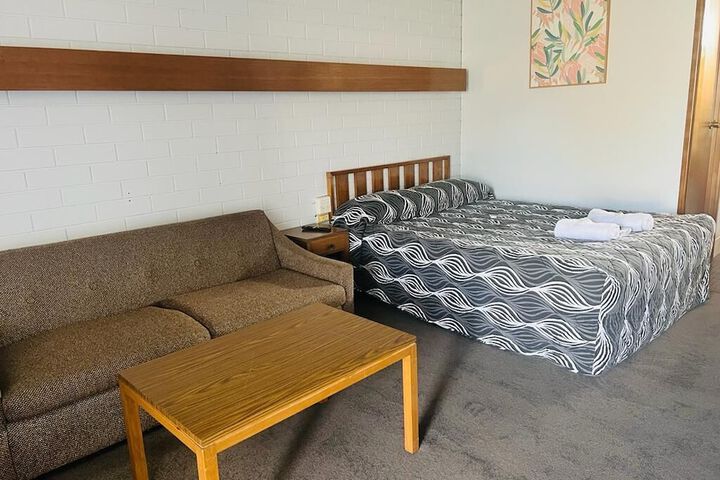 Room 5 of 11