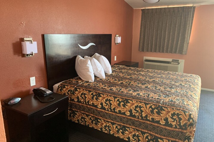 Room 2 of 6