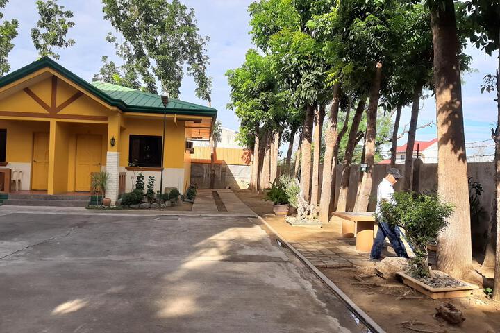 Farm Side Hotel