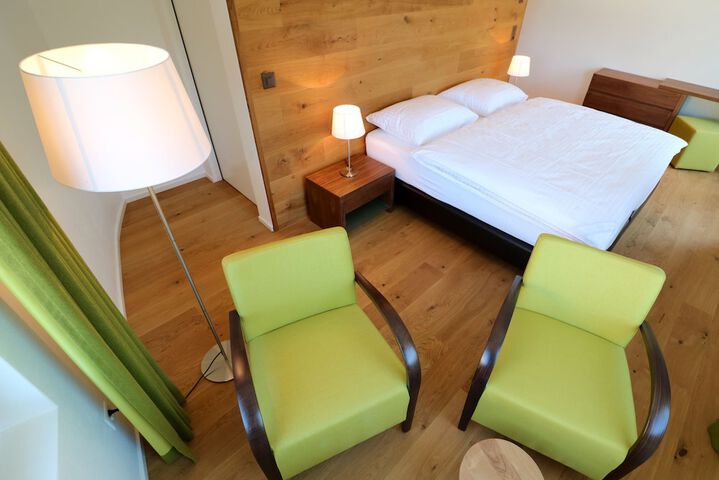 Room 4 of 65