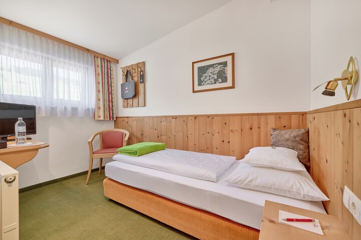 Room 17 of 53