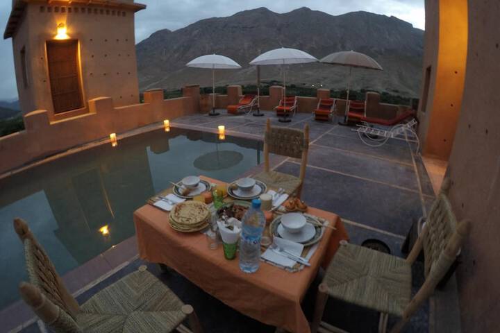 Dining 16 of 26
