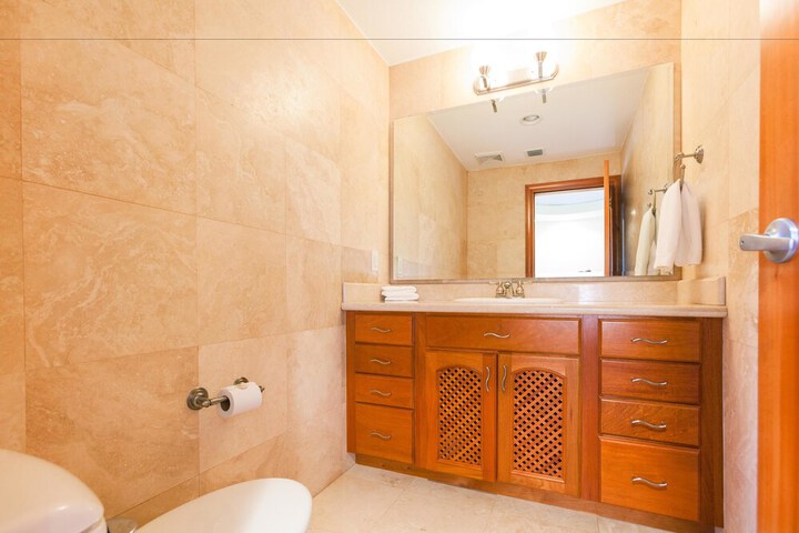 Room 9 of 28