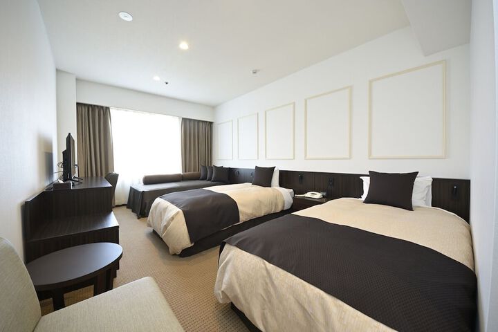 Room 10 of 27