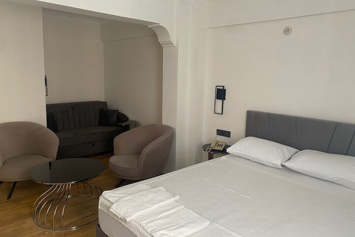 Room 7 of 15