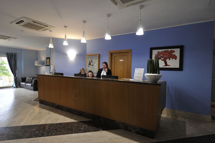 Entrance & Lobby
