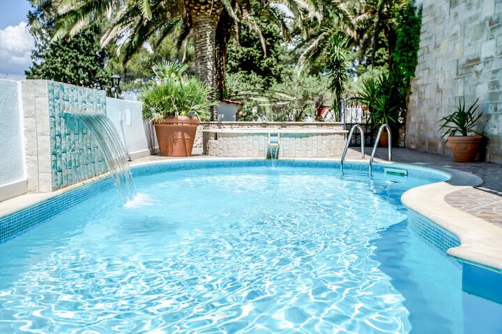 Hotel Pool