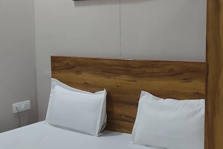 Room 13 of 29