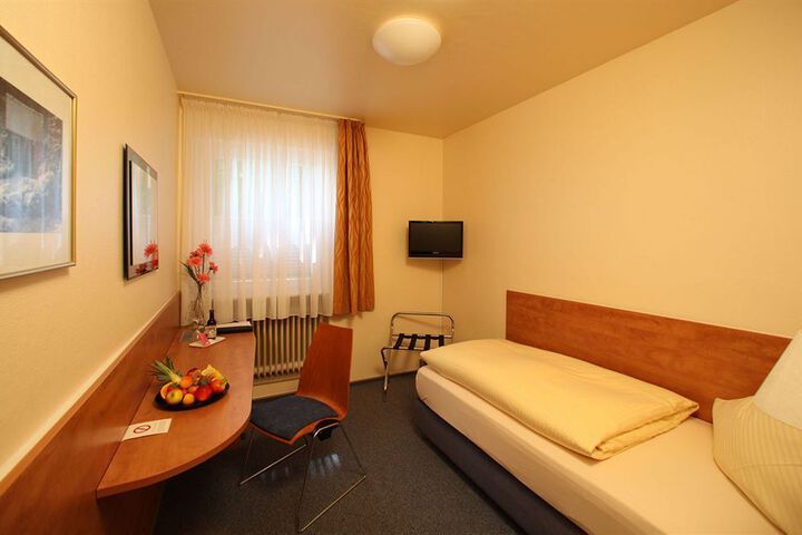 Photo 3