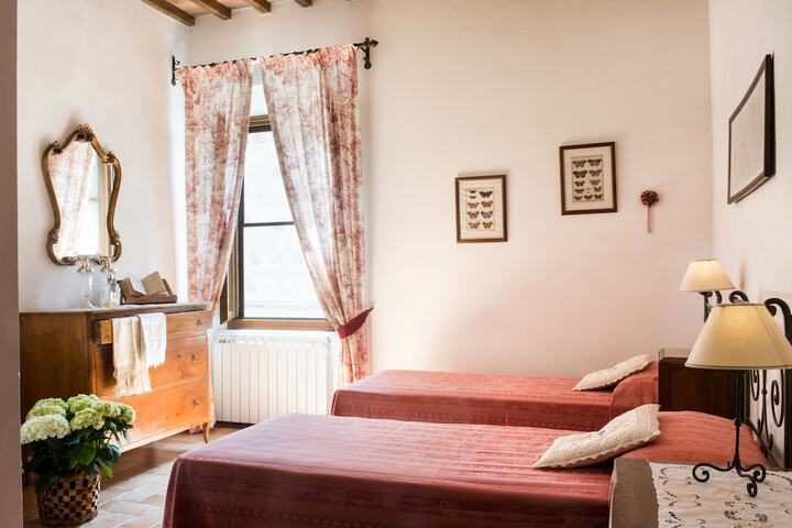 Room 8 of 74