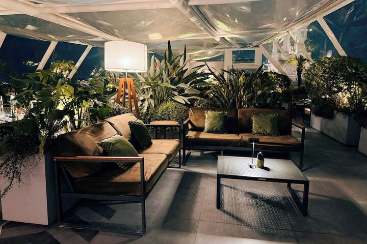 Lounge 91 of 105