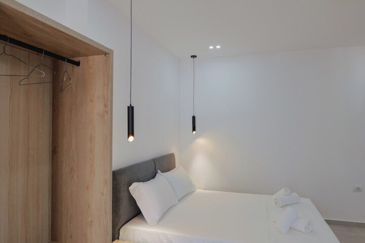 Room 44 of 152