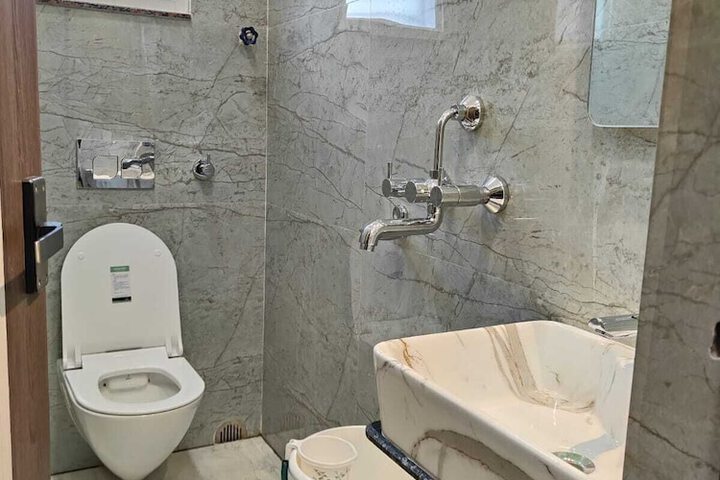 Room 15 of 21