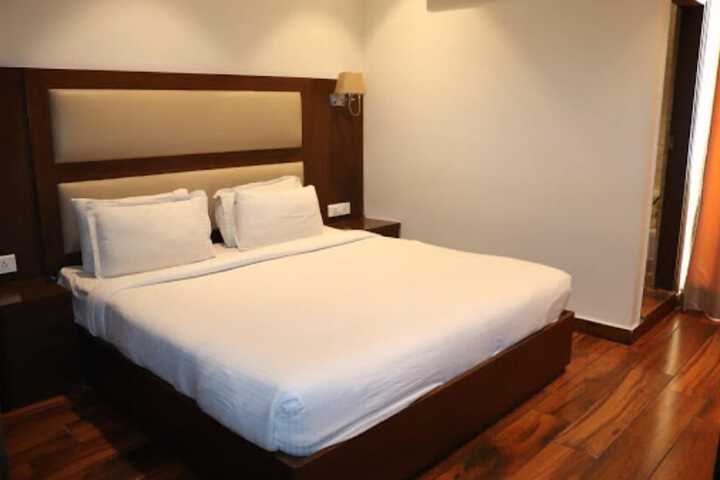 Room 2 of 6