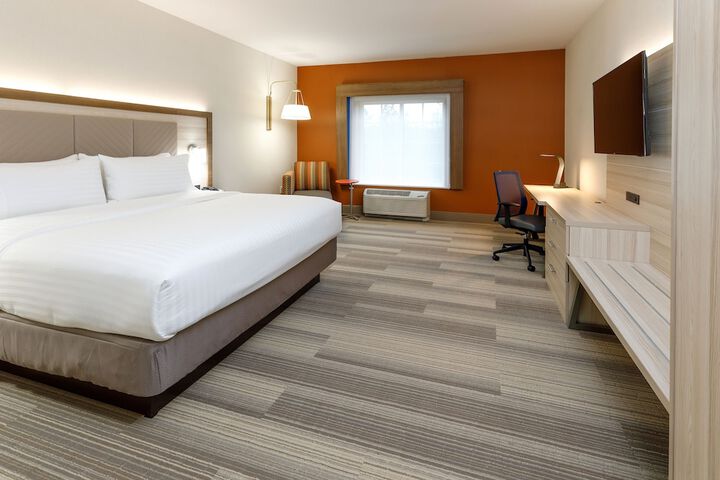 Standard King Bed Accessible (2 of 8)