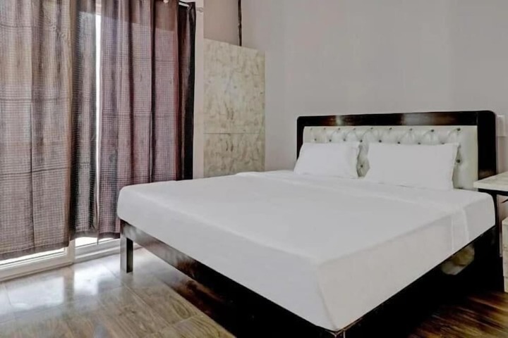 Room 7 of 8