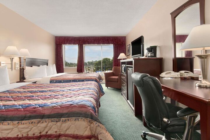 Room 10 of 17