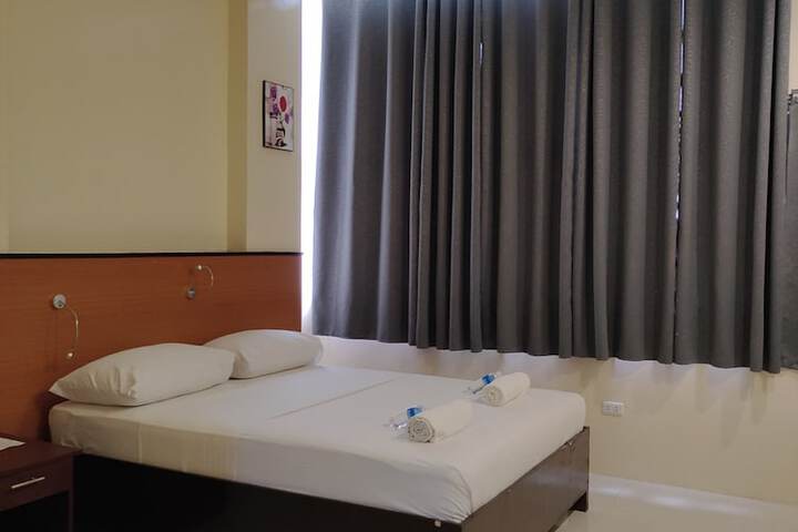 Room 13 of 32