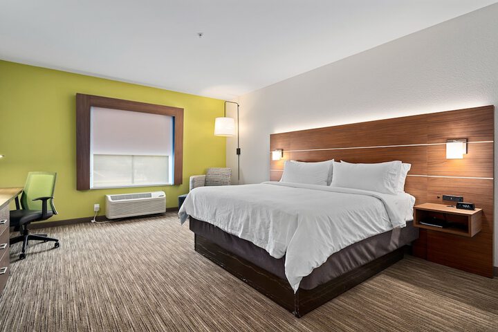 Room 7 of 82