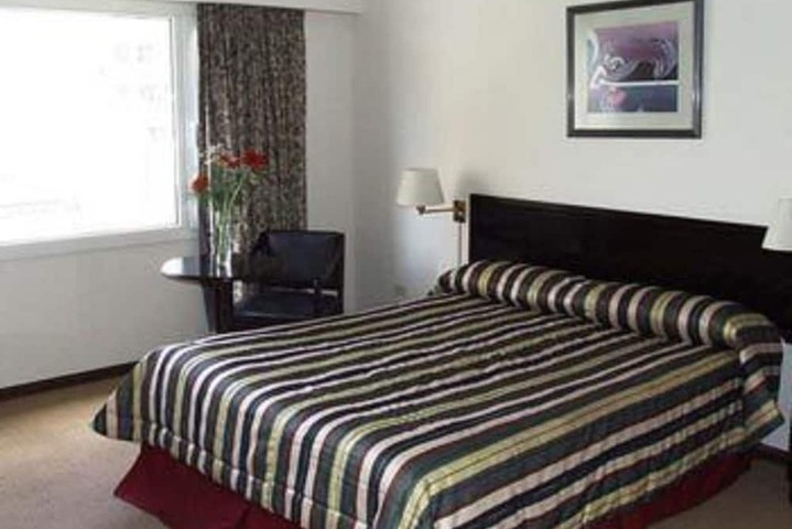 Room 10 of 30