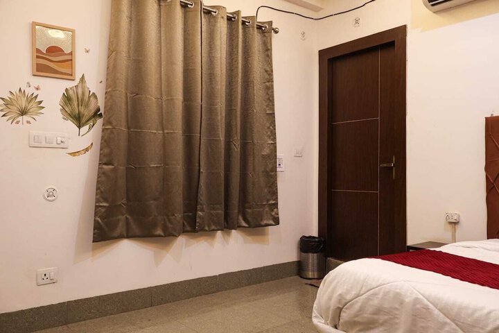 Room 33 of 50