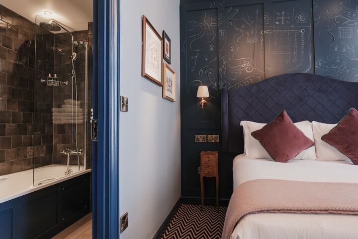 Room 10 of 87