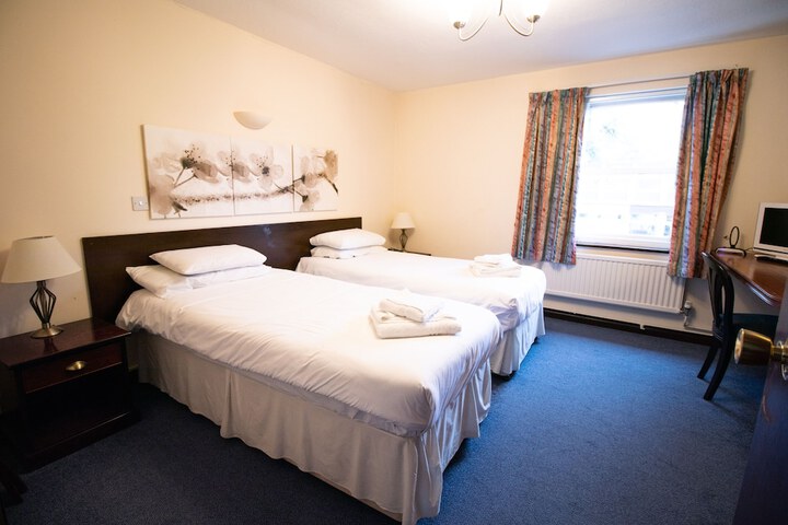 Room 3 of 37