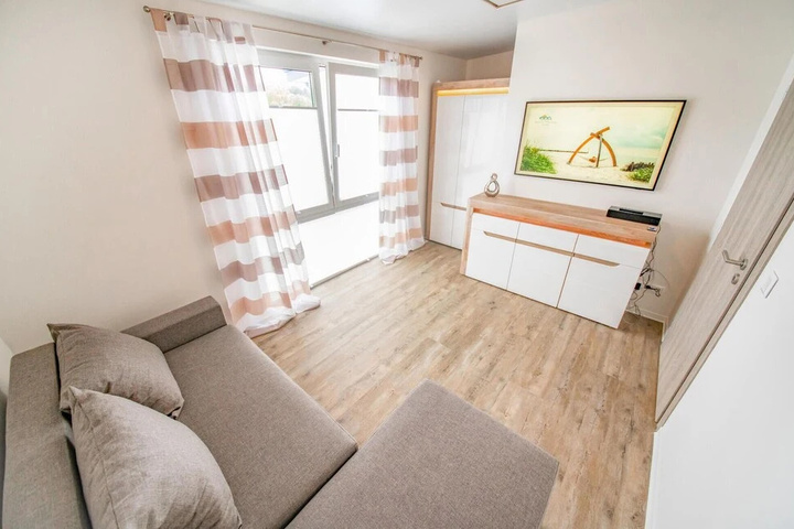 Room 3 of 8