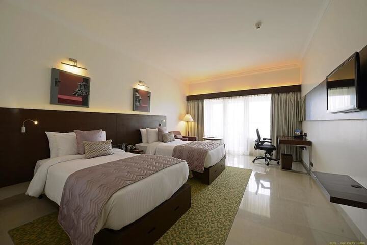 Room 5 of 30