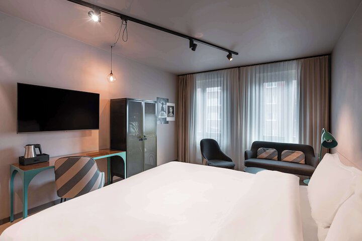Room 15 of 94