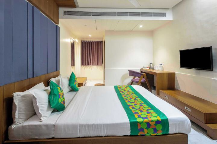 Room 16 of 36
