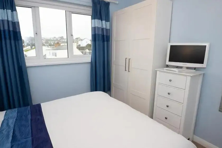 Room 4 of 13